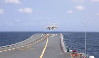 大陸秀殲-15艦載機夜間空中加油 軍事專家爆關鍵原因