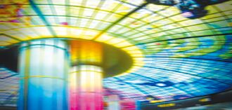 科技领衔 商场跟进插旗高雄