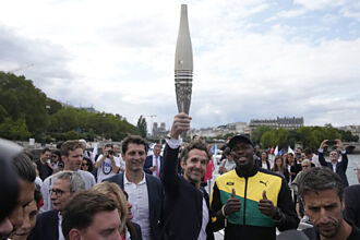 設計之都迎百年奧運 火炬設計者 雷漢尼爾 以對稱傳達平等