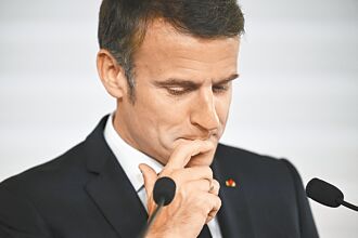 法執政黨民調下跌 國會大選恐慘敗