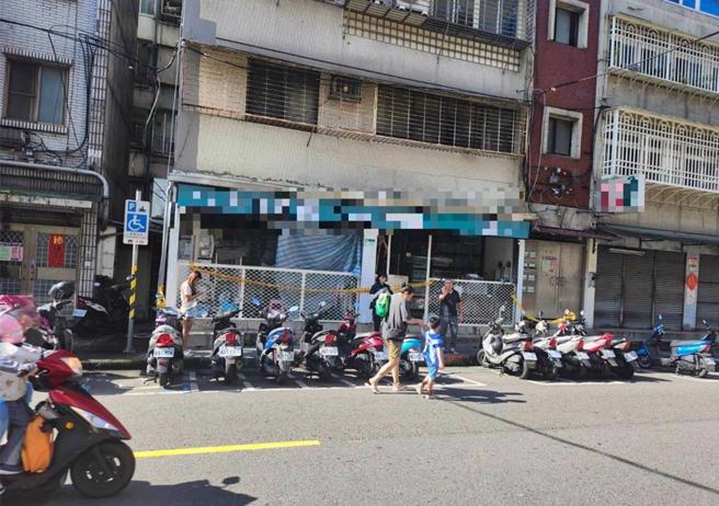 台北市内湖区一家宠物店老板26日轻生一事，引发网友讨论。（图 / 刘咏韵翻摄）