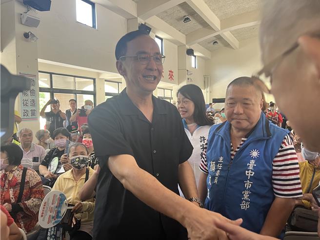 國民黨主席朱立倫30日到台中市黨部，參加第三波國會改革說明會。（林欣儀攝）