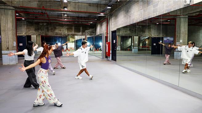 新竹县政府教育局在县立体育场设置「Fun舞空间」，7月1日起正式启用，学生及民眾每天上午6时至晚间10时都可免费使用。（新竹县政府提供／罗浚滨新竹传真）