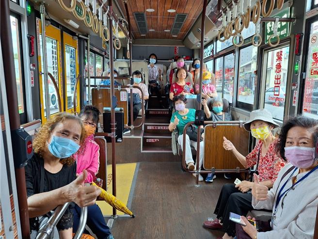 嘉义市为扩大大眾运输服务量能，只要民眾使用电子票证，就能免费搭乘市区公车，好康延至今年底。（嘉义市政府提供／吕妍庭嘉义传真）