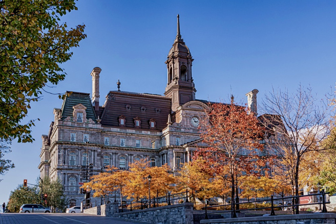 美國旅遊達人珊曼莎（Samantha Brown）推薦3座暑期相對冷門、不必人擠人的低調城市及國家，包括澳洲的達爾文、加拿大蒙特婁（Montreal）及中美洲的哥斯大黎加（Costa Rica），她認為蒙特婁像極了歐洲及法國巴黎。圖為蒙特婁市政廳。（資料照：shutterstock／達志）