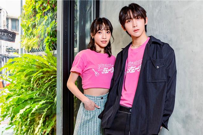 黄宏轩（右）和林映彤在主演电影《我想和你在一起》接受本报专访。（罗永铭摄）