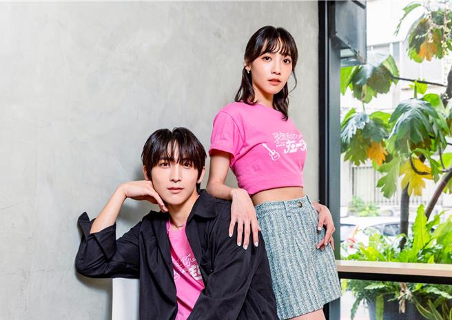 黄宏轩（左）和林映彤在《我想和你在一起》中是一对青梅竹马。（罗永铭摄）