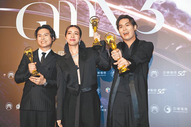 告五人出道7年，29日首度拿下金曲奖「年度歌曲奖」。◎摄影中心：陈俊吉、罗永铭、邓博仁