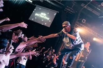 金曲歌王驚喜現身「正宗華語金曲之夜」宇宙人小玉竟邀粉絲回家