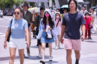 熱到中暑！醫：生病的人卻多到像冬天 1件事不要做