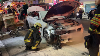 259萬BMW敞篷車突竄火！25歲車主淡定滅火 影片曝光