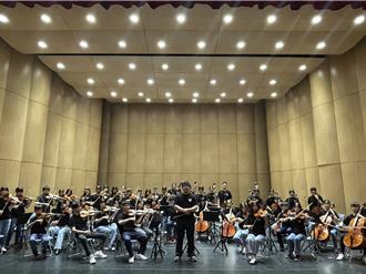 唐爵愛樂管絃樂團出國參賽 演奏台灣近代史登世界舞台