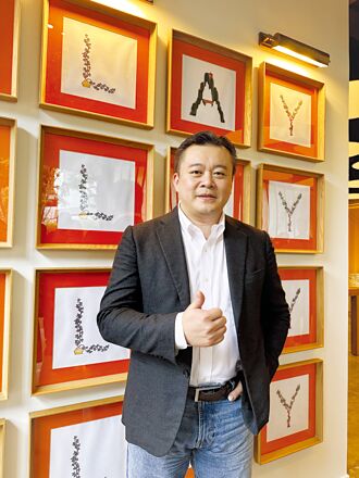 寶元紀企業董事長蔡其建、總經理蔡明倫 父子攜手 創玩茶新王國