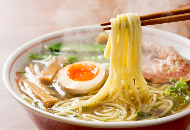 無人拉麵店PO顧客照(因餐點沒吃完)的做法，掀起網友熱議。（示意圖非當事店家。圖：shutterstock/達志）