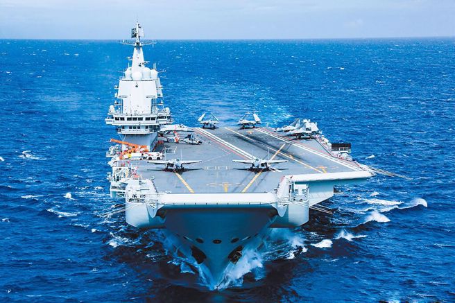大陆航母山东号。（摘自南部战区微博）