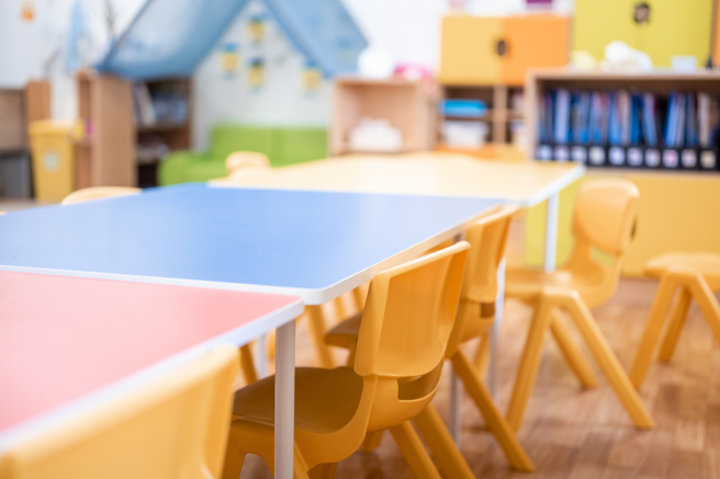 桃园市妇幼发展局发现公托重复登记者近千人，因应候补人数居高不下，今年祭出1童限报2家、每年7月重新登记新抽籤措（示意图，shutterstock／达志）