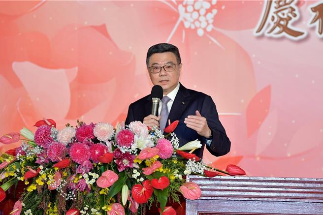 行政院長卓榮泰今出席「稅務節慶祝暨表揚大會」，他表示，期待稽徵機關未來能夠善用AI技術，持續精進與優化稅務申報與繳稅流程。（行政院提供）