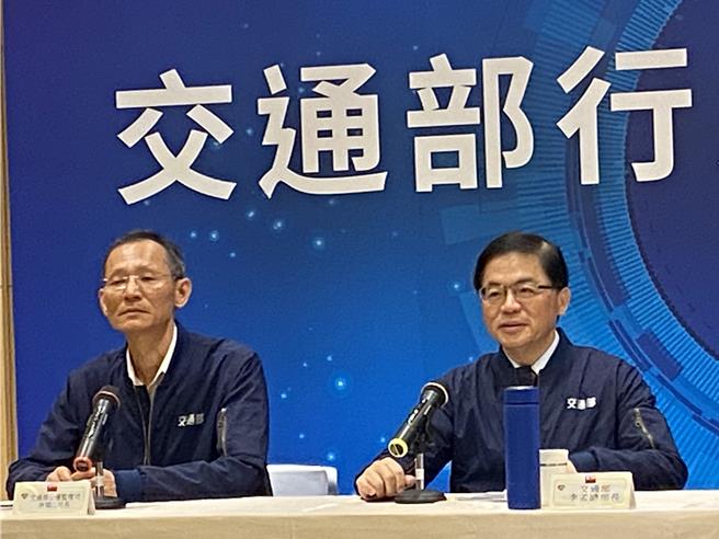 交通部长李孟谚（右）表示，将请各部会将自强活动办到花莲去，提升当地旅游。（林志成摄）