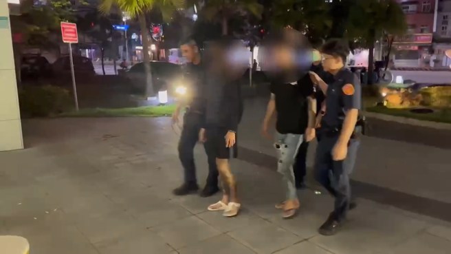 警方將涉案人全部帶回偵詢。(翻攝畫面)