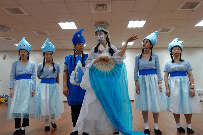 慈濟科技大學親善大使即將前往新加坡、馬來西亞，進行九場兒童劇巡演。(照片/慈濟大學提供)