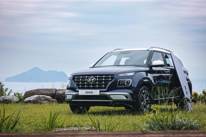 上半年改款上市的VENUE全面升級Level 2半自動駕駛科技。圖／業者提供
