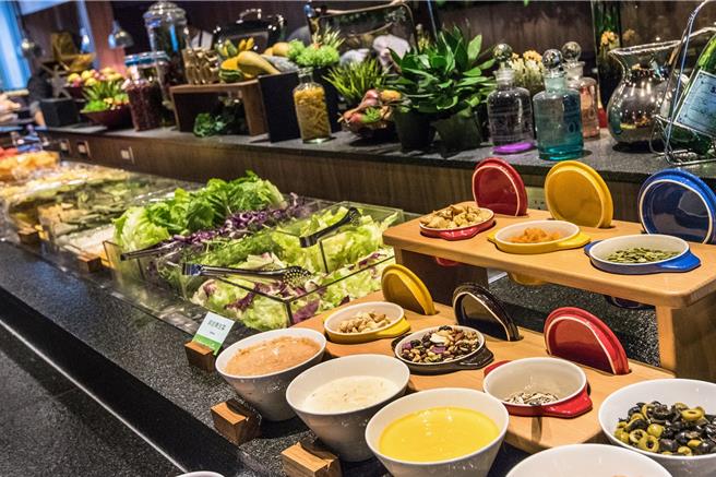 联合住宿券更推出独家优惠，凭券均附赠早餐吃到饱，图为捷丝旅高雄站前馆的Double Veggie餐厅。（捷丝旅提供／粘耿豪台北传真）