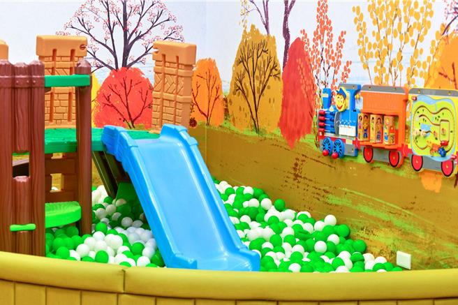 捷丝旅花莲中正馆，凭住宿券即可入住豪华四人房，图为儿童游戏室。（捷丝旅提供／粘耿豪台北传真）