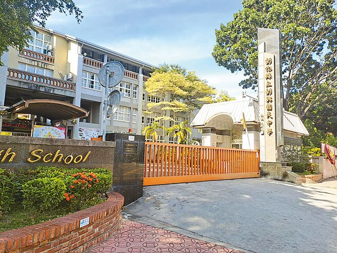 龍年出生的國一生人數爆量，彰化市彰興國中已通知168名新生領回畢業證書，將協助轉介至鄰近學校就讀。（葉靜美攝）