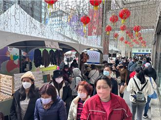 黃偉哲北上桃園遠百賣芒果 周五快閃手作1甜點迎賓