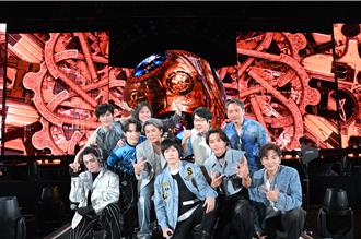 五月天怪獸「16蹲」帥過Energy！阿信虧牛奶：大風車轉一場少一場