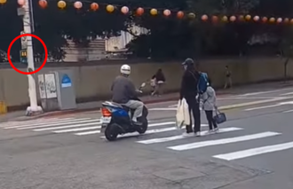 他一聲喇叭提醒 化解行人被撞！「三枕木內」這原因檢舉失敗 