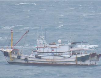 澎湖漁船遭陸海警船「登檢帶走」   知情人揭內幕：殺雞儆猴