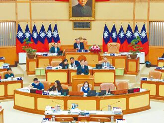 取消納骨塔位啟用上限 藍綠齊反對