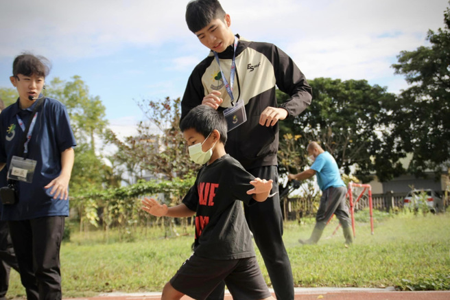 SB運動團隊長期透過運動知識推廣與協助運動科學體能檢測，降低運動傷害發生風險。(照片/教育部提供)