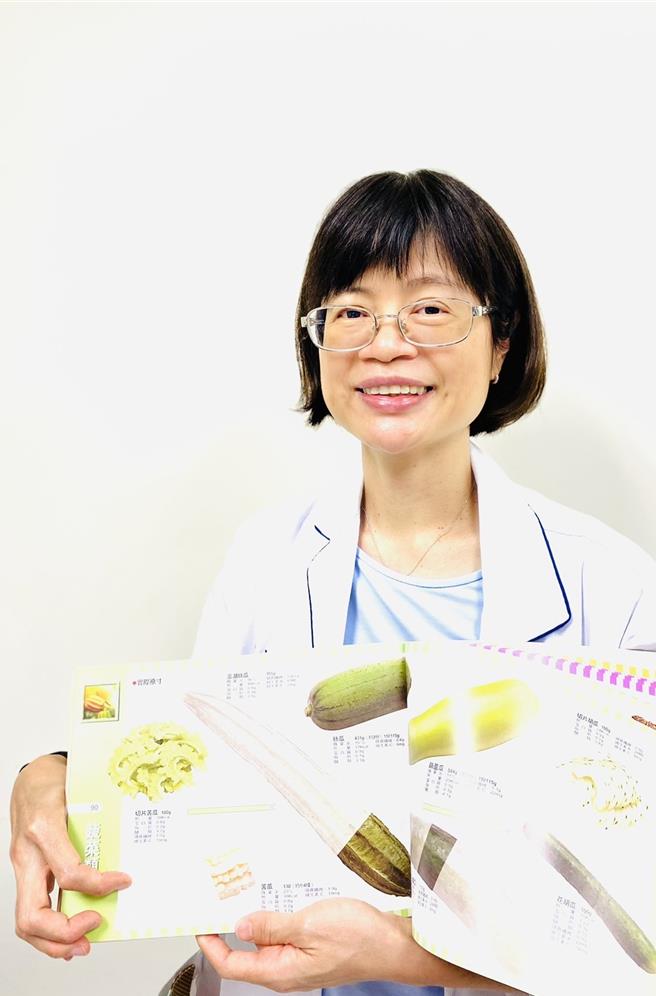 成大醫院營養師柯玉珍提供夏季如何吃出健康的好方法。（成大醫院提供／寶智華台南傳真）