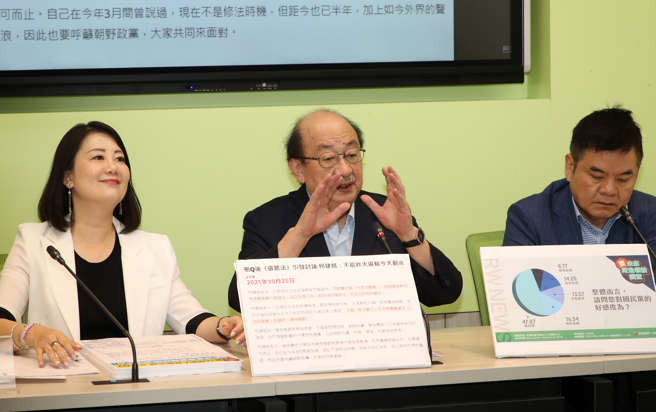 民进党立院党团干事长吴思瑶（左起）、总召柯建铭、书记长庄瑞雄。（资料照片/刘宗龙摄）