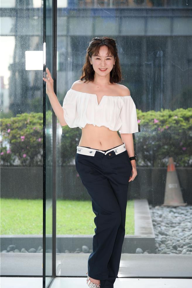 游詩璟今露出小蠻腰，分享曾遭閨蜜真心換絕情。（三立提供）