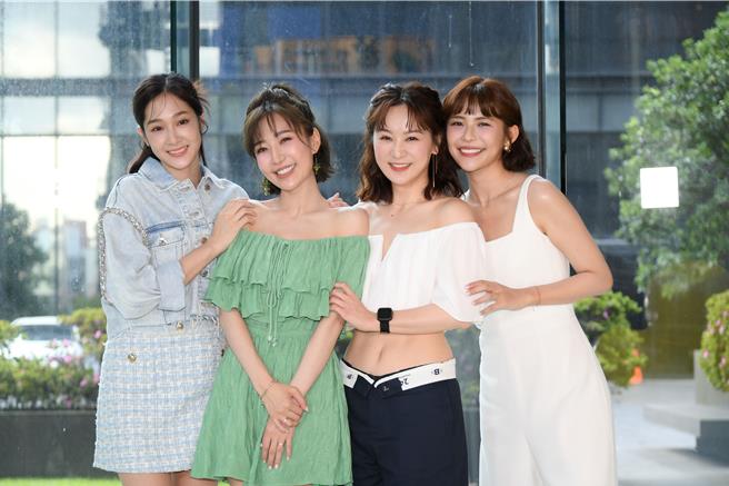 邱子芯（左起）、羅巧倫、游詩璟、林萱瑜在戲裡是閨蜜卻為利益反目成仇。（三立提供）