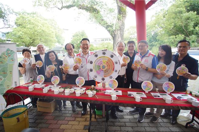 桃園市拉拉山春季高山烏龍茶評鑑比賽今天舉行頒獎典禮，農民精良的技術，成為北台灣高山茶優質產區。（桃市農業局提供／呂筱蟬桃園傳真）