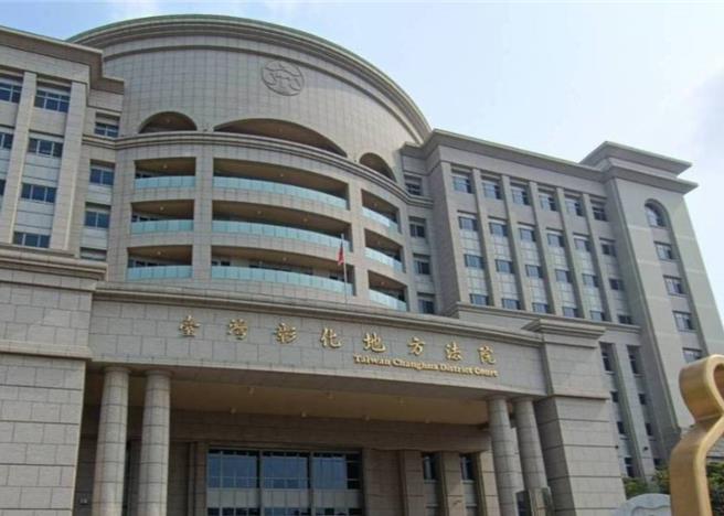 7旬胡姓老翁虽曾遭诈骗，仍将妻子柯女邮局帐户提供给诈骗集团使用，并担任提款车手，朱男负责把风收款竟黑吃黑，将受害人匯款35万元花光光，事后胡姓夫妻、朱男各以9万、26万元与受害人达成和解，并赔偿完毕，法院审酌后依犯3人以上共同诈欺取财罪，各判6月至1年2月不等徒刑。（叶静美摄）