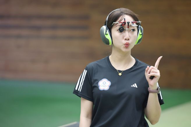 巴黎奧運射擊女子25公尺手槍參賽選手吳佳穎，甜美外型受到矚目。（杜宜諳攝）