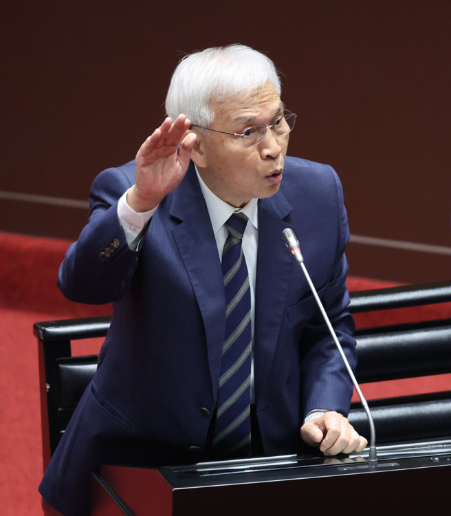 央行总裁杨金龙2日在立法院答询。（姚志平摄）