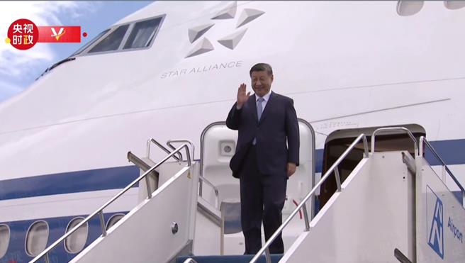 中国国家主席习近平抵哈萨克出席上合峰会，发表书面讲话和署名文章。（央视新闻）