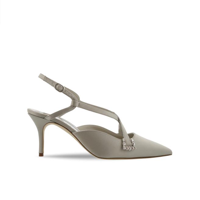 MANOLO BLAHNIK 緞面露跟高跟鞋，5萬3800元。（MANOLO BLAHNIK提供）