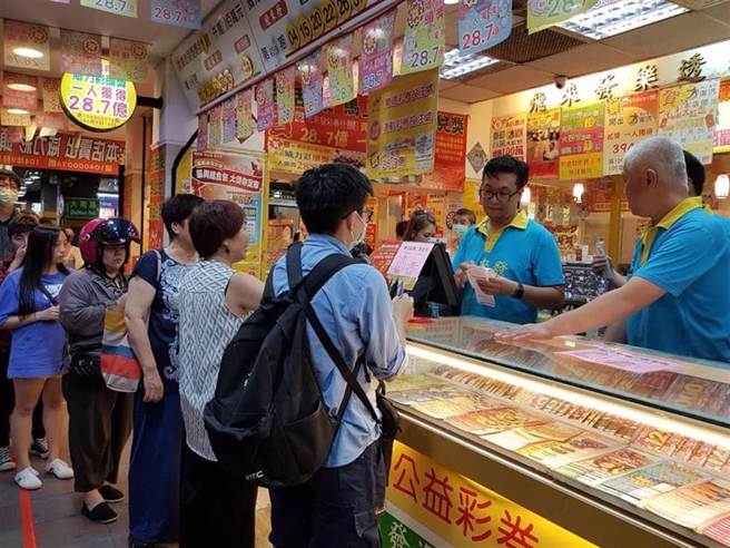 大乐透端午百万加码，还有12组将在今晚续开。（图／本报资料照片）