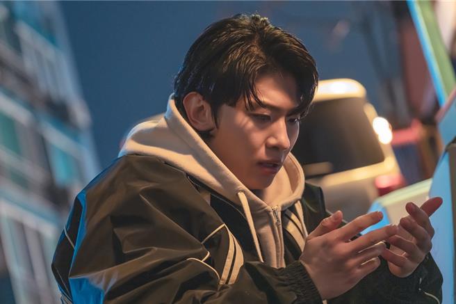 金珍映在《塔罗牌》中饰演外送员。（龙祥电影提供）