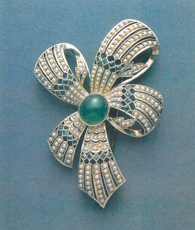 MIKIMOTO在1933年打造的緞帶珍珠骨董胸針。（MIKIMOTO提供）