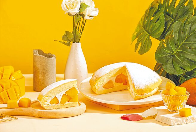 新竹遠東巨城引進台中月銷上萬顆的超人氣波士頓派「根號拾」快閃，主打芒果香緹。（遠東巨城提供）