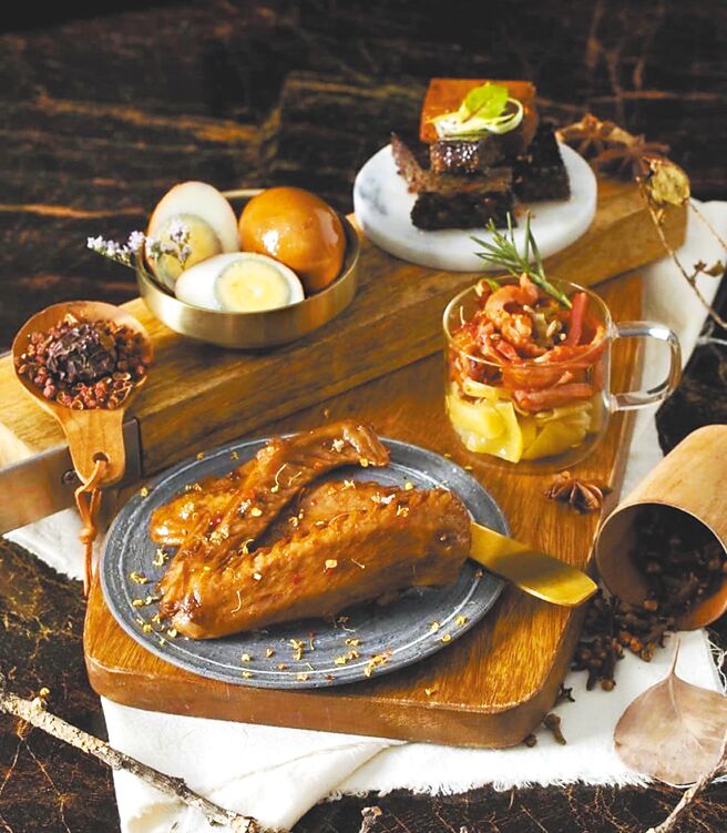 新光三越DIAMOND TOWERS即日起至8月31日，推出60年老店「売兆滷味」快閃。（新光三越提供）