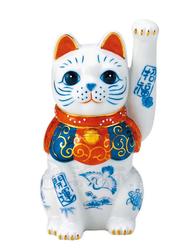 板橋大遠百北海道展瀨戶燒－染錦招福招財貓，原價7800元，推薦價3900元。（遠百提供）